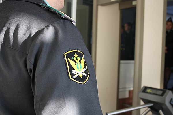 Жителей Самары заставили снести пристроенный к квартире балкон Жителей Самары заставили снести пристроенный к квартире балкон
